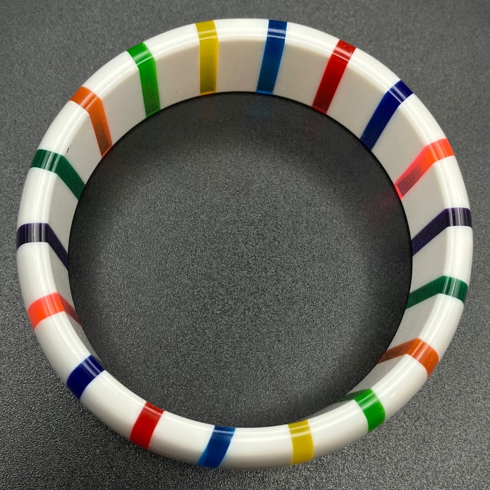Vintage Bangle Bracelet White Rainbow Multicolor Stripe Chunky Acrylic Size 8.25 - Picture 4 of 6